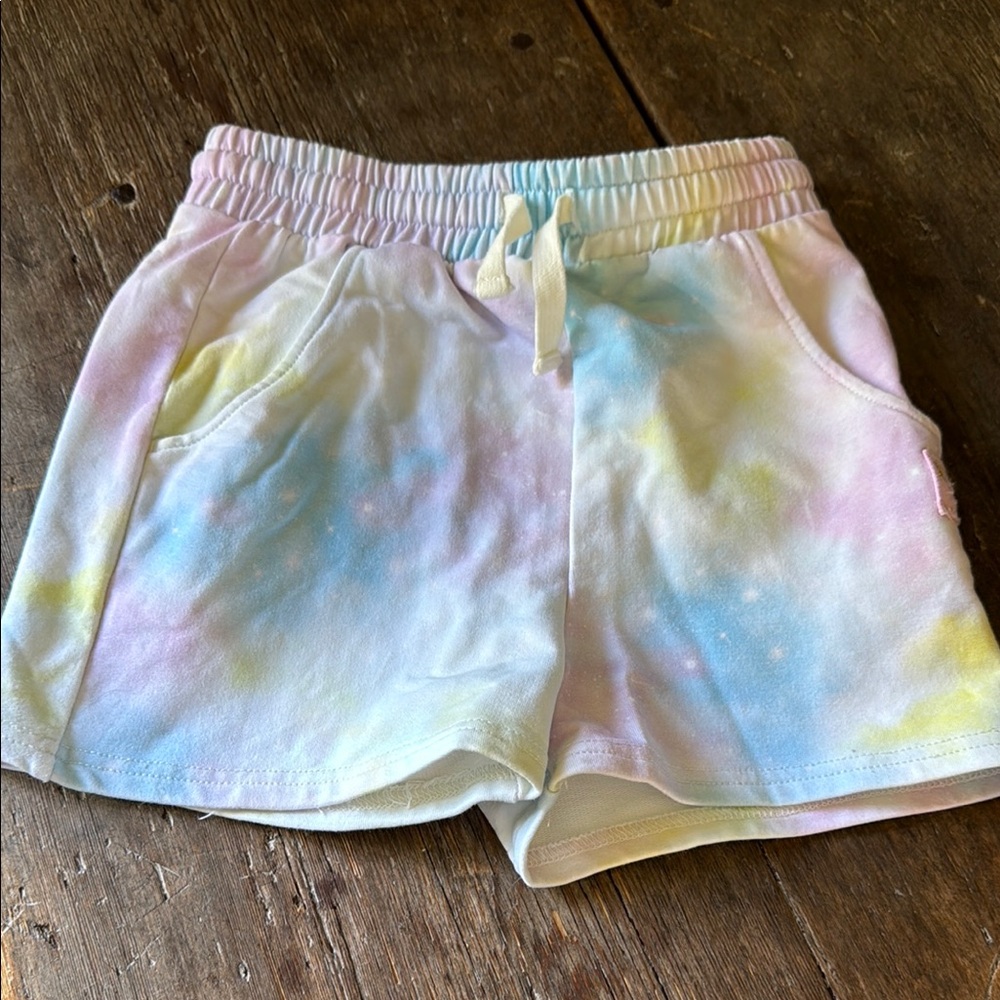 Rock your kid size 6 galaxy shorts pastels 💫🩷